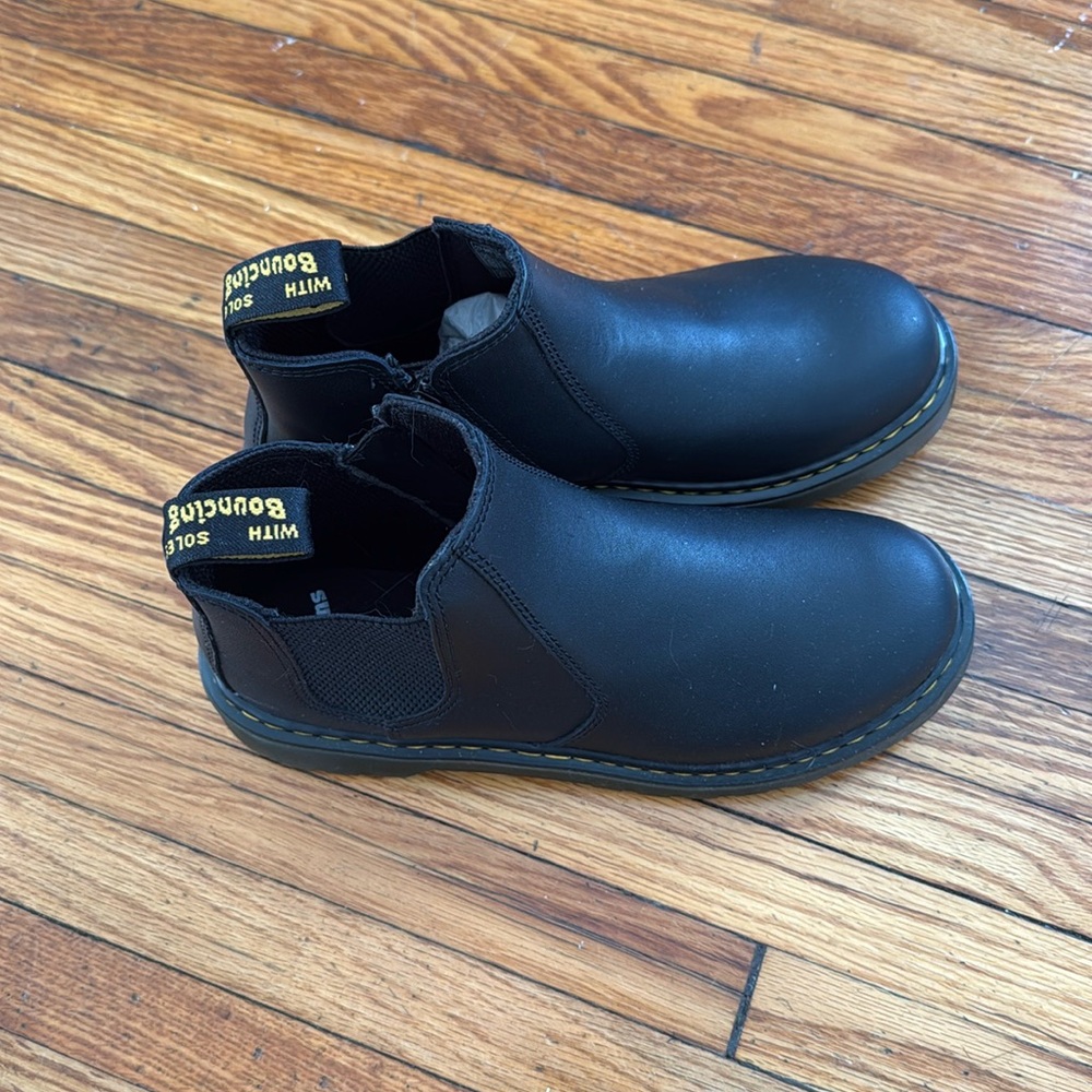DR MARTENS 2976 CHELSEA BOOTS